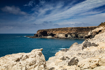 Fototapeta na wymiar Krajobraz morski. Skały i wybrzeże Fuerteventura