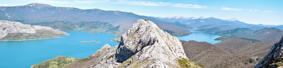 Panoramic landscape of the Ria&ntilde;o mountains in the province of Le&oacute;n