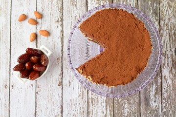 No bake vegan almond date chocolate cake