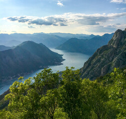 Lago en la Montaña