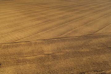 冬の耕作された畑風景