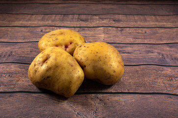 CLEAN YELLOW POTATO READY TO COOK