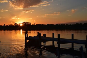 Fototapeta premium Beautiful sunset in East Milton, Florida 