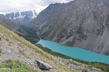 Obraz premium Top view from the observation deck on the Middle Shavlinskoe lake