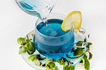 青いハーブティー　Butterfly Pea blue flower herbal tea
