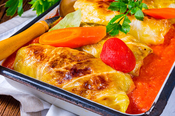 polish cabbage rolls with tomato sauce
