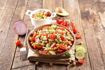 chickpea salad with cucumber and tomato