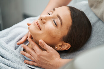 Obraz na płótnie Canvas Beauty salon customer enjoying an anti-wrinkle treatment