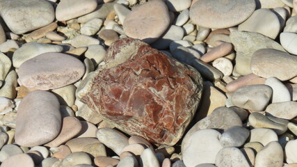 Sasso sul fiume