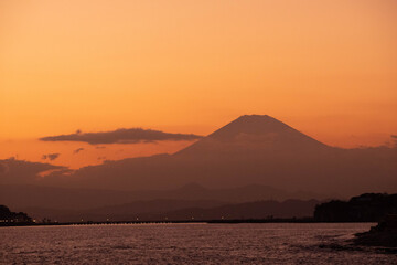 Naklejka na ściany i meble 夕焼けと富士山