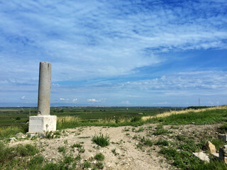 イタリア バルレッタ近郊のカンナエの戦い古戦場の記念碑 ポエニ戦争 ハンニバル戦争の舞台
Battle of Cannae near Barletta, Italy Monument to the ancient battlefield Punic Wars Stage of the Hannibal War