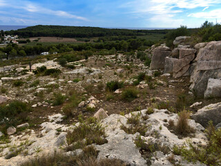 Fototapeta na wymiar スペイン タラゴナ近郊の石切り場 古代ローマ時代の遺跡 Quarry near Tarragona, Spain Ancient Roman ruins