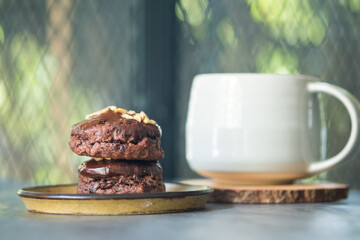 Scone chocolate served with hot tea