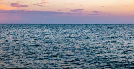 Obraz premium Horizon on the sea at sunset.