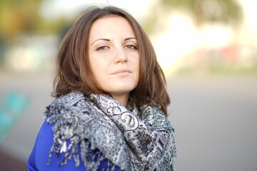 Naklejka premium Portrait of a young beautiful girl in the park