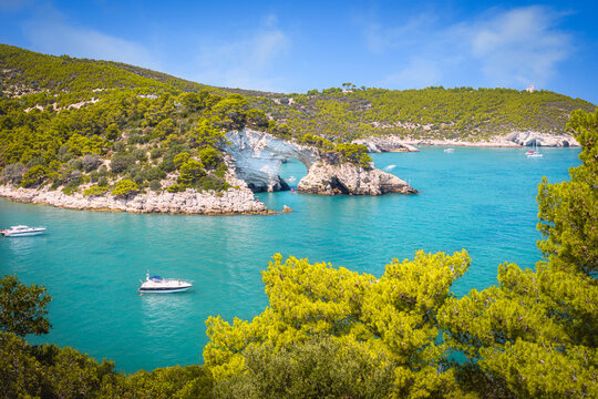 Arco di San Felice near Vieste, Gargano Peninsula, Puglia, Italy