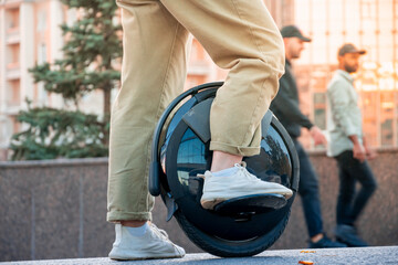 Use of personal electric transport for daily trips © Alex Images