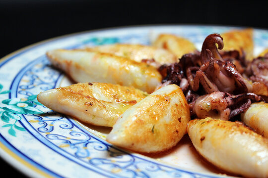 Chipirones encebollados