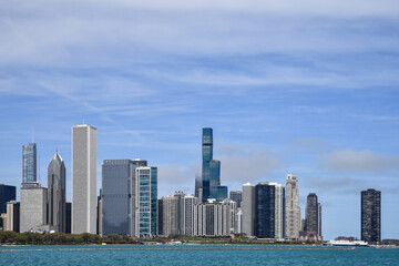 Fototapeta premium Chicago city skyline along the waterfront