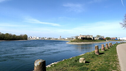 Rheinufer Hafen Ludwigshafen