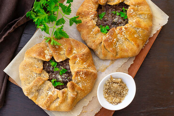 Meat pie with ground beef, onions and cheese
