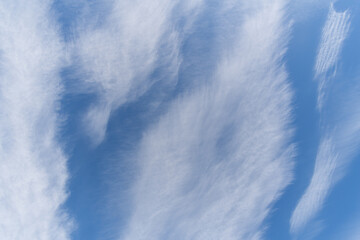 wei&szlig;e zarte Wolken