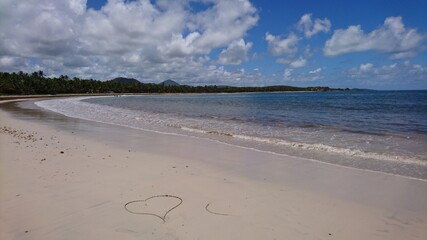 Coeur sur le sable