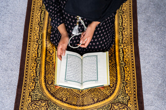 Black Muslim Woman studying quran