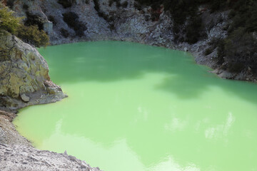 Wai-O-Tapu Thermalwunderland - Roto Karikitea Krater / Wai-O-Tapu Thermal Wonderland - Roto...