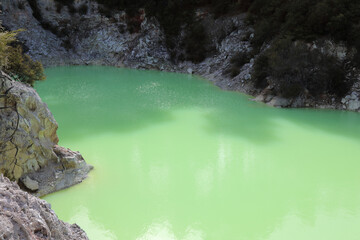 Wai-O-Tapu Thermalwunderland - Roto Karikitea Krater / Wai-O-Tapu Thermal Wonderland - Roto...