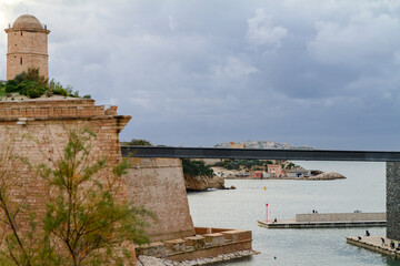 Fortaleza o Castillo en el Puerto de la ciudad de Marsella o Marseille en el pais de Francia o...