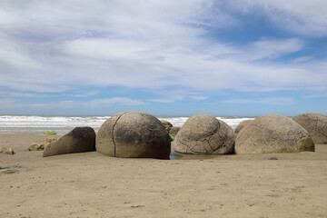 Fototapeta na wymiar Moeraki Boulders / Moeraki Boulders /