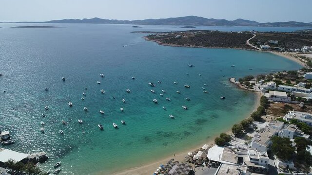 Plage d'Aliko sur l'&icirc;le de Naxos dans les Cyclades en Gr&egrave;ce vue du ciel