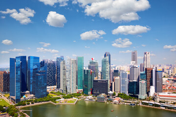 Singapore financial district over Marina Bay - obrazy, fototapety, plakaty