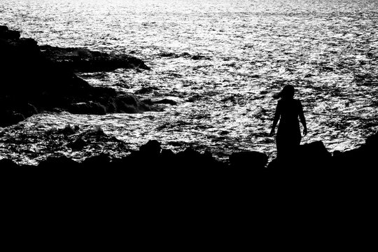black and white background silouethe of a person with the sea