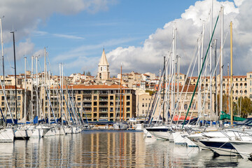 Fototapeta na wymiar Puerto de la ciudad de Marsella en el pais de Francia