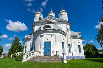 Fototapeta na wymiar The Church of the Intercession of the Most Holy Theotokos in the village of Streshin is a stone church in the style of classicism in a centric form, rare for Belarus.