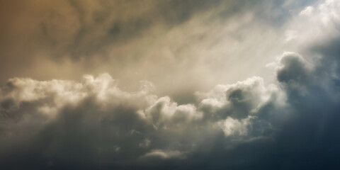 Fototapeta na wymiar dramatic sky with cumulus clouds and bright glow