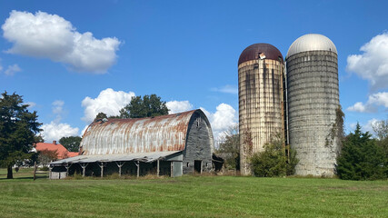 An old barn and silo. © David