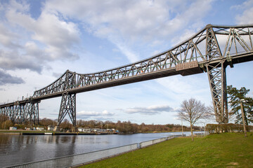 Eisenbahnhochbrücke über den Nord-Ostsee-Kanal bei Rendsburg.