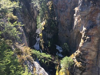Obraz premium Scenic Jasper National Park with perfect blue skies