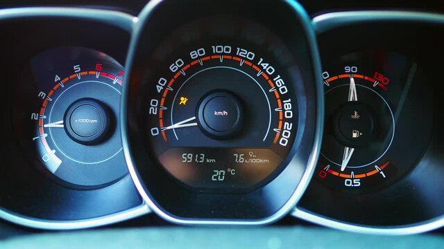 Oscillation of the tachometer arrow on the car dashboard.