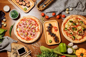 Selbstklebende Fototapeten Pizza with bacon, tomatoes, cheese and olives. Italian Cuisine. © Ekaterina Pichukova