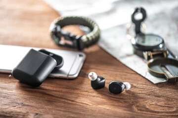 True wireless earbuds