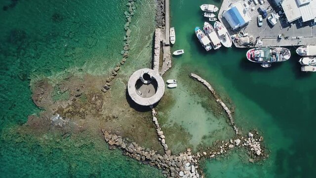 Ch&acirc;teau v&eacute;nitien &agrave; Naoussa sur l'&icirc;le de Paros dans les Cyclades en Gr&egrave;ce vue du ciel