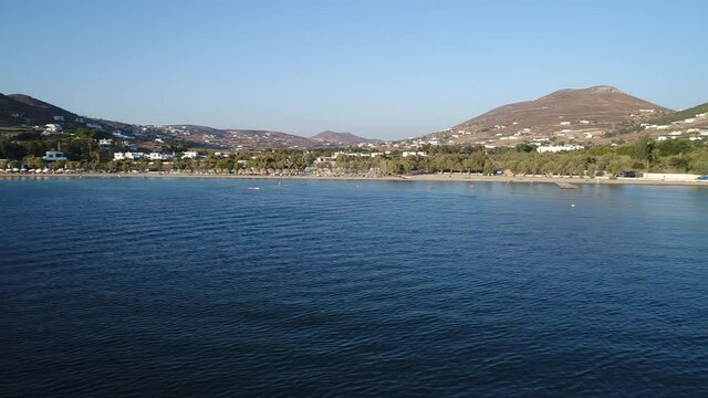 Port de Parikia sur l'&icirc;le de Paros dans les Cyclades en Gr&egrave;ce vue du ciel