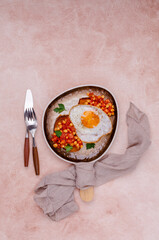 Sandwich with tomatoes and chickpeas