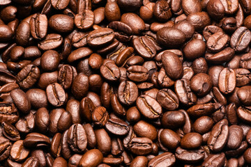 Fototapeta premium Roasted coffee beans texture background top view.