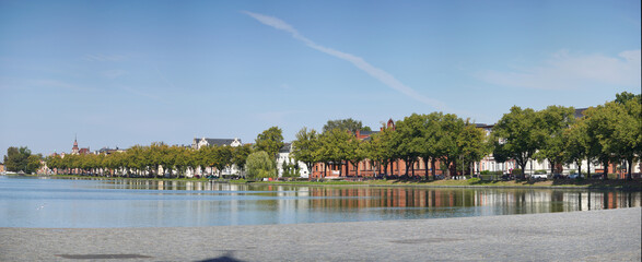 Fototapeta premium Im schönen Schwerin: Am Pfaffenteich