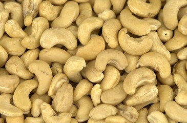 Cashewkerne auf Olivenholz